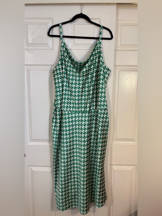 Ava & Viv Dresses & Skirts - Plus Size Green & White Satin Maxi Dress